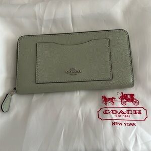 COACH Crossgrain Leather Accordian Zip Wallet